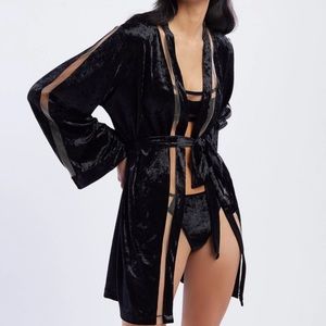 Savage X Fenty Short Velvet Robe